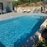 Vila Mamago Cirendinu