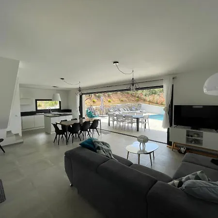 Mamago Villa Cirendinu