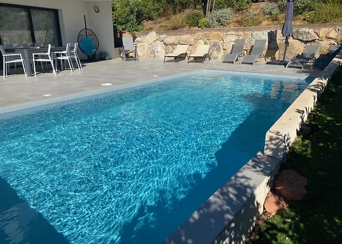 Vila Mamago Cirendinu